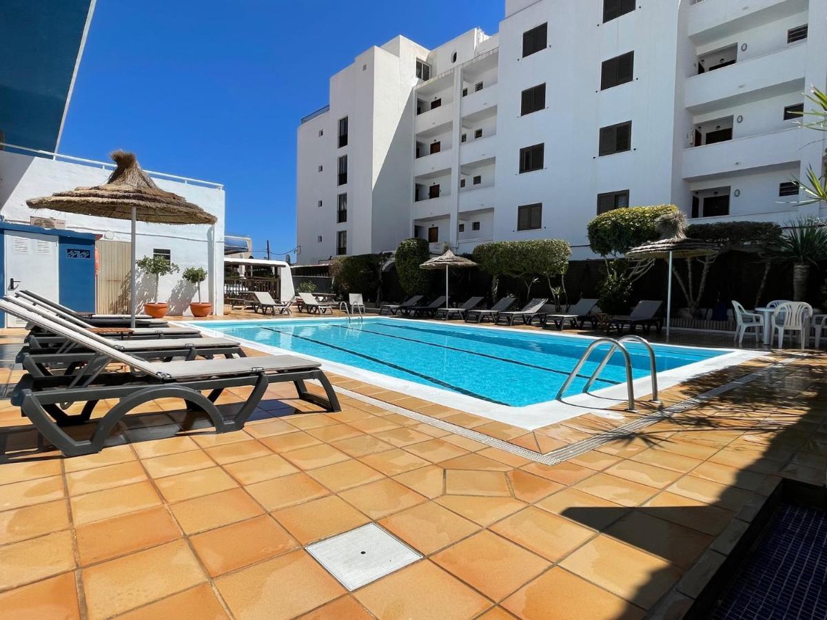 Apartamentos Cel Blau Santa Eularia des Riu Luaran gambar