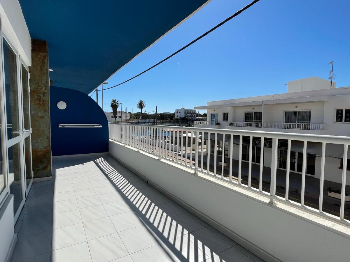 Apartamentos Cel Blau Santa Eularia des Riu Luaran gambar