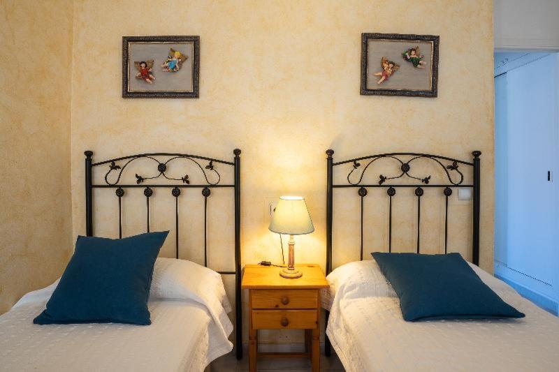 Apartamentos Cel Blau Santa Eularia des Riu Bilik gambar