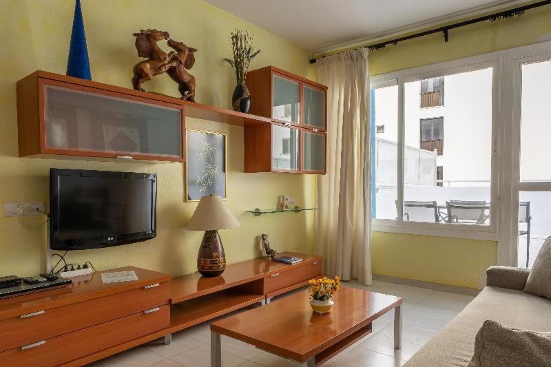 Apartamentos Cel Blau Santa Eularia des Riu Bilik gambar