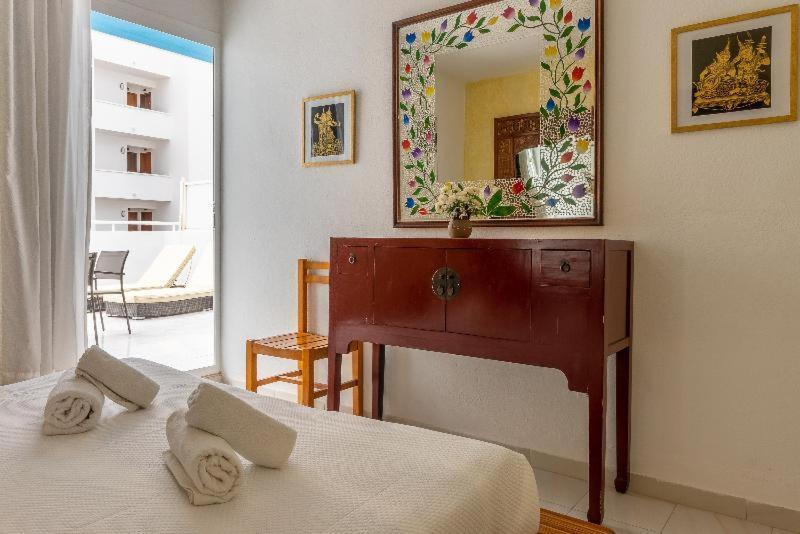 Apartamentos Cel Blau Santa Eularia des Riu Bilik gambar