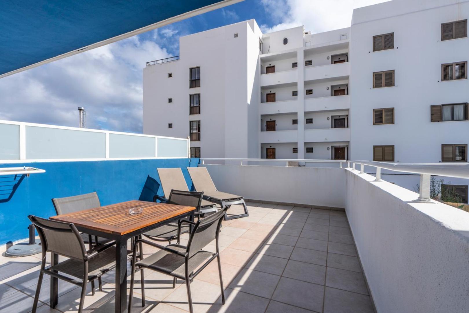 Apartamentos Cel Blau Santa Eularia des Riu Luaran gambar