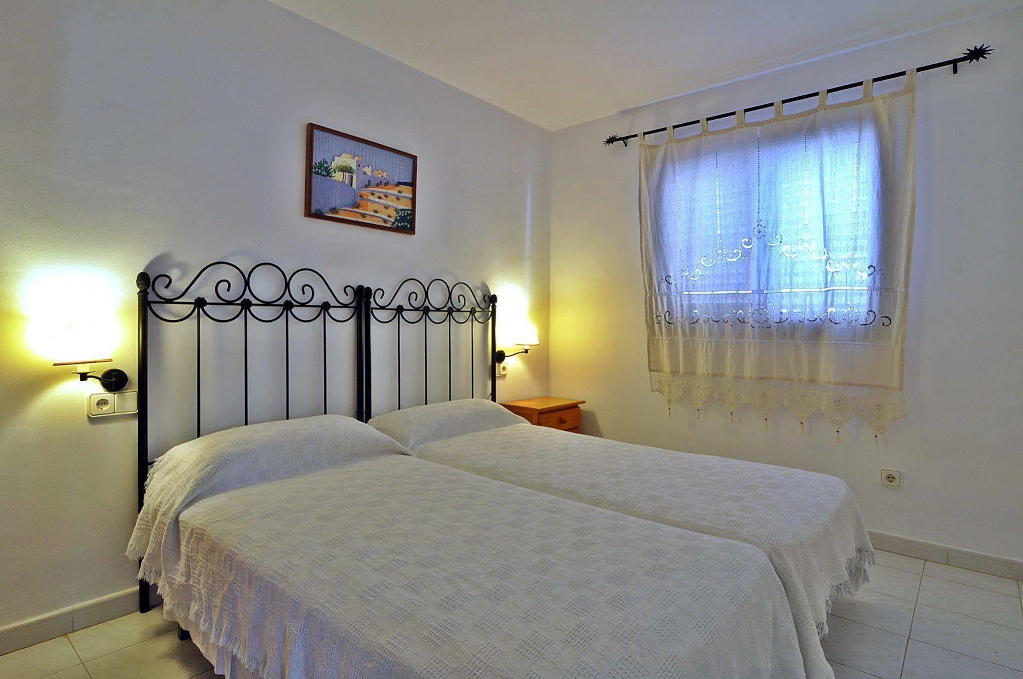 Apartamentos Cel Blau Santa Eularia des Riu Luaran gambar